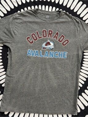 Colorado Avalanche T-Shirt - Size Large